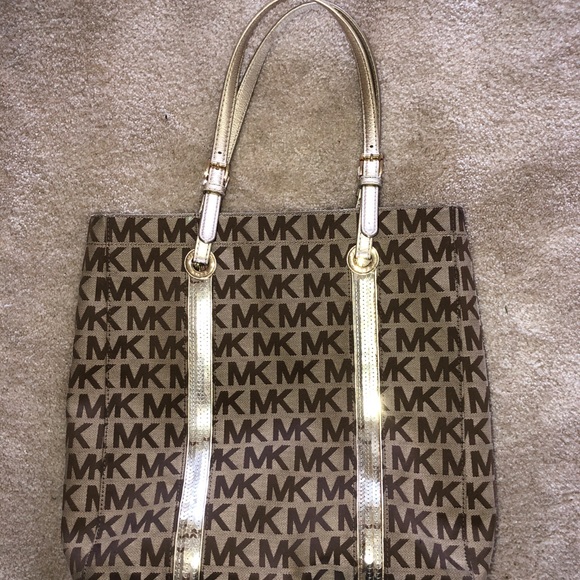 Michael Kors Handbags - Micheal Kors bag!! 😍😍